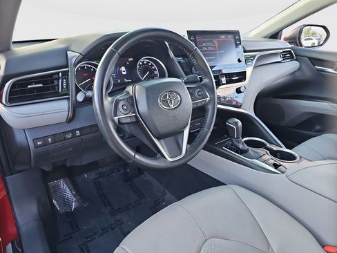 Used 2023 Toyota Camry XLE FWD image 9