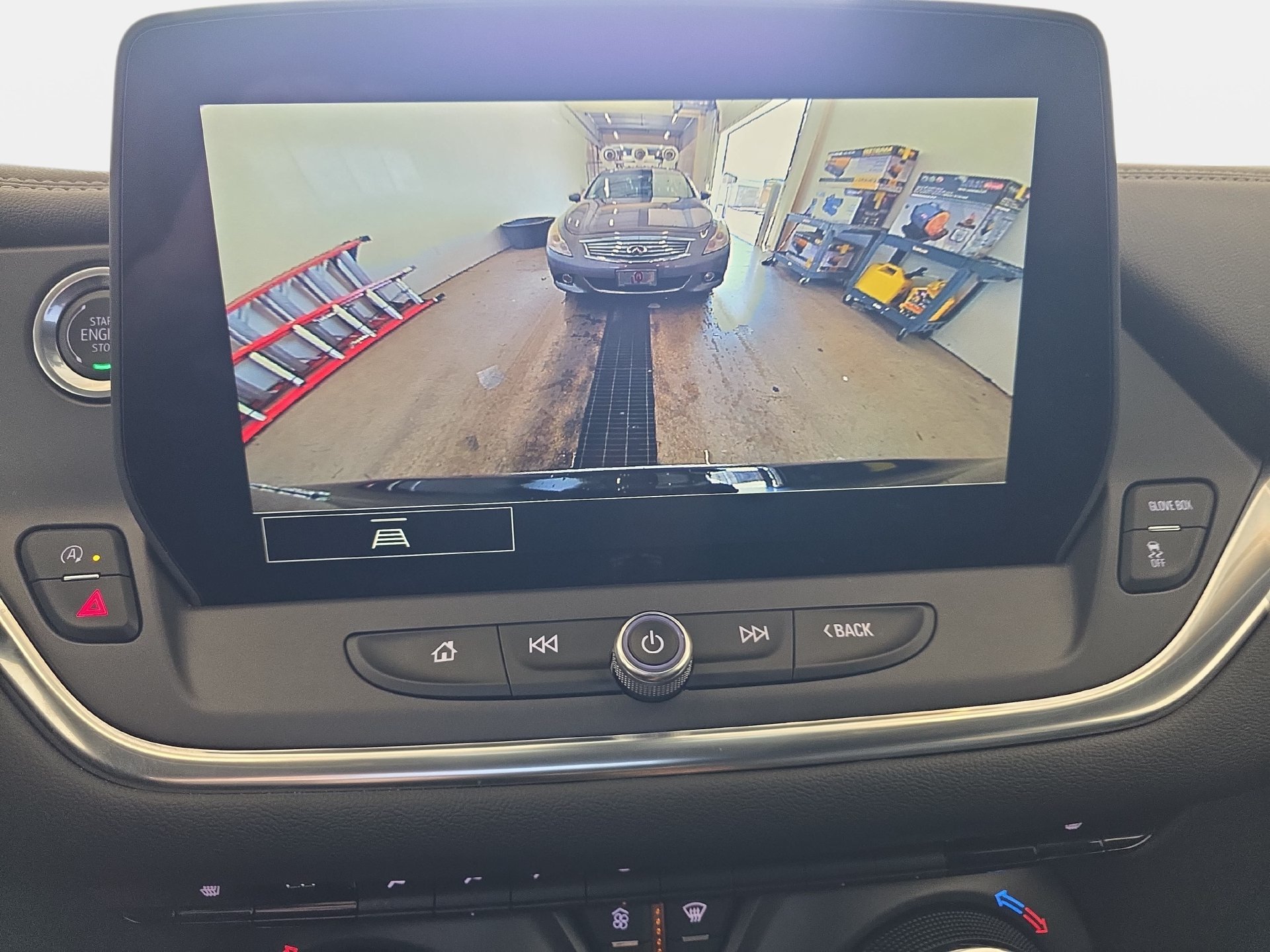 Used 2025 Chevrolet Blazer LT FWD image 22