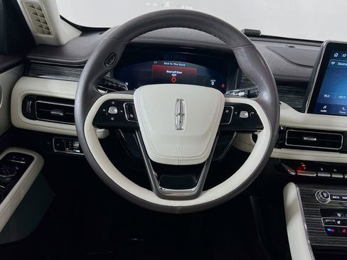 Used 2022 Lincoln Aviator Black Label AWD/4WD image 11