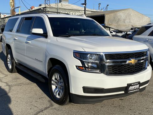 Used 2019 Chevrolet Suburban LT image 7