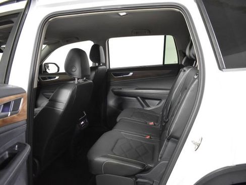 Used 2025 Volkswagen Atlas SE FWD image 26
