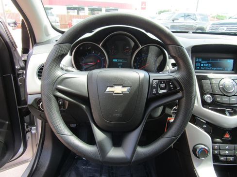 Used 2015 Chevrolet Cruze LS image 13