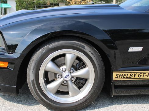 Used 2006 Ford Mustang GT RWD image 28
