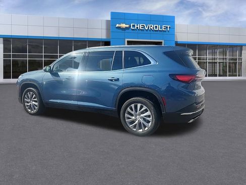 Used 2025 Buick Enclave Preferred image 3