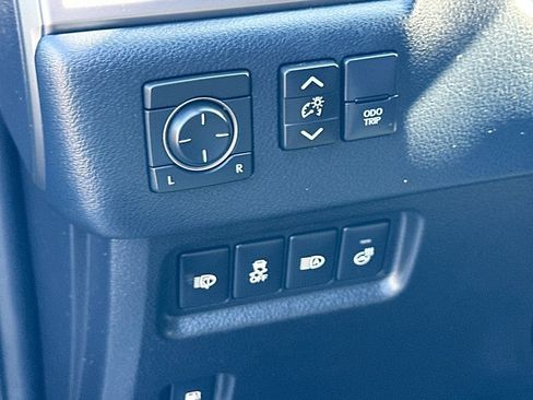 Used 2023 Lexus GX 460 Premium image 11