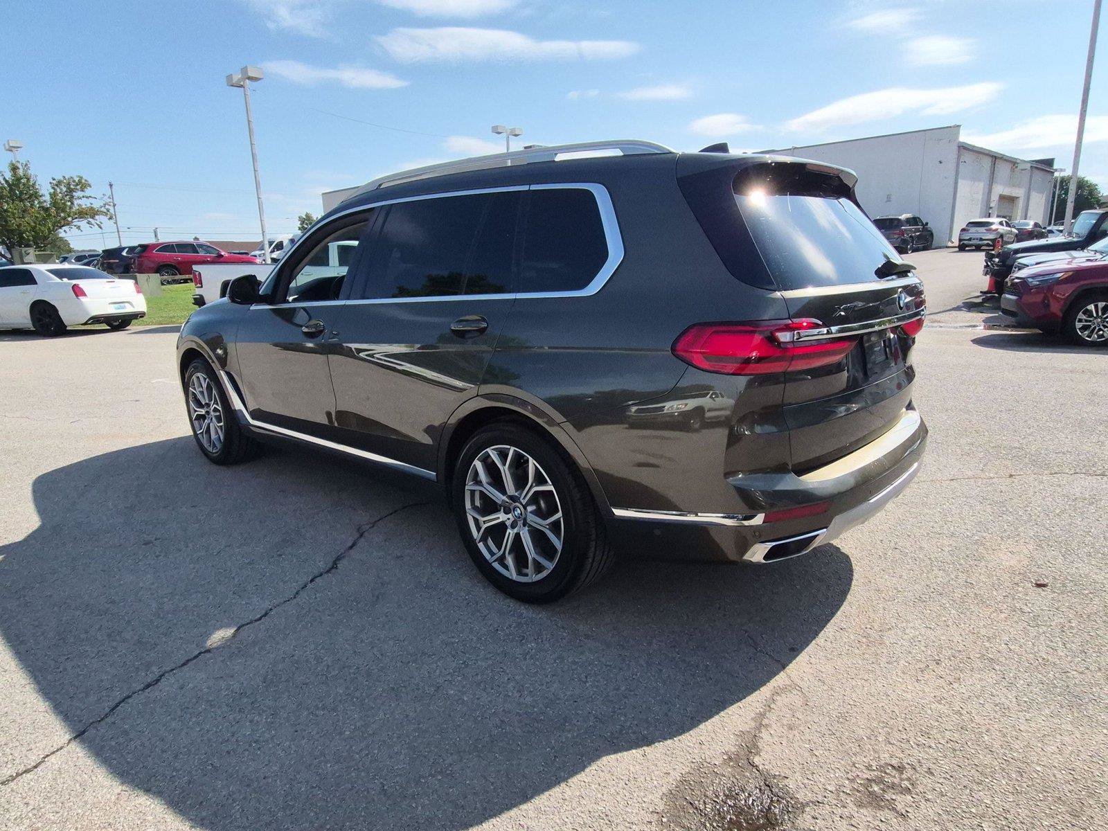 Used 2020 BMW X7 xDrive40i w/ Premium Package AWD/4WD image 3