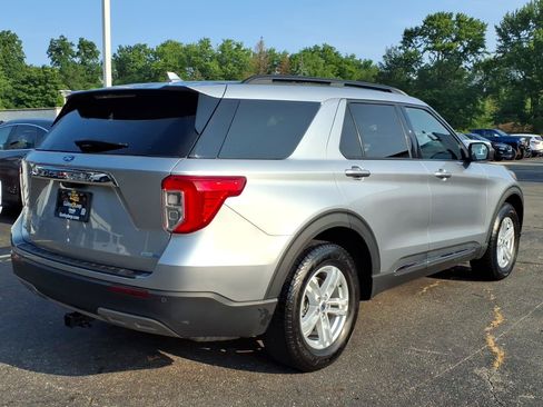 Used 2020 Ford Explorer XLT w/ Equipment Group 202A AWD/4WD image 11
