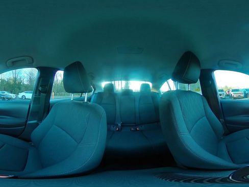 Used 2025 Toyota Corolla LE image 40