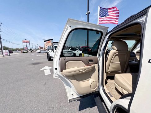 Used 2011 Chevrolet Tahoe LTZ AWD/4WD image 32