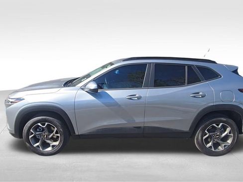 Used 2026 Chevrolet Trax LT w/ Driver Confidence Package FWD image 5