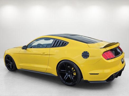 Used 2017 Ford Mustang Coupe RWD image 7