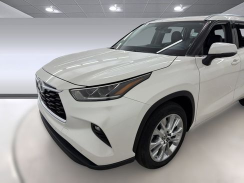Used 2021 Toyota Highlander Limited FWD image 30