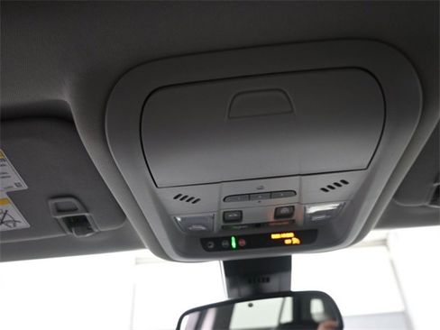 Used 2023 GMC Terrain SLT w/ Infotainment Package II image 12