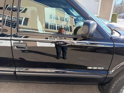 Used 2001 Chevrolet S10 Pickup LS image 29