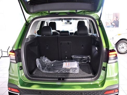 New 2026 Volkswagen Taos SE image 23