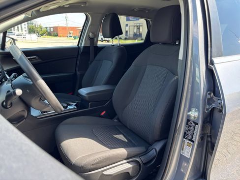 Used 2025 Kia Sportage LX FWD image 30