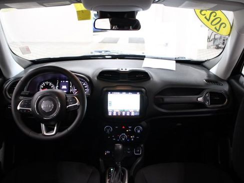 Used 2023 Jeep Renegade Latitude image 2