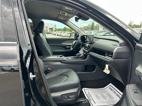 Used 2026 Toyota Grand Highlander FWD image 13