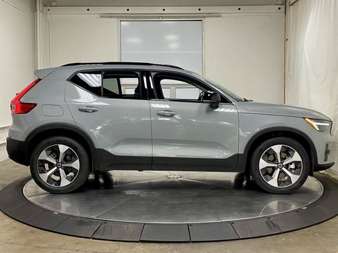 Used 2026 Volvo XC40 B5 Plus AWD/4WD image 10