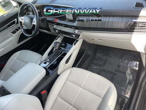Used 2024 Kia Telluride EX w/ EX Captain's Chair Package FWD image 11