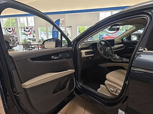Used 2023 Lincoln Nautilus Reserve w/ Luxury Package AWD/4WD image 11
