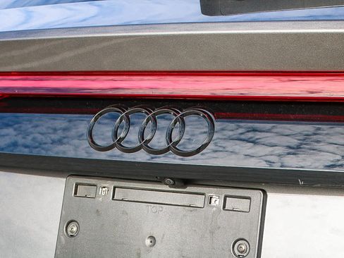 Used 2022 Audi Q8 Premium w/ Convenience Package image 12