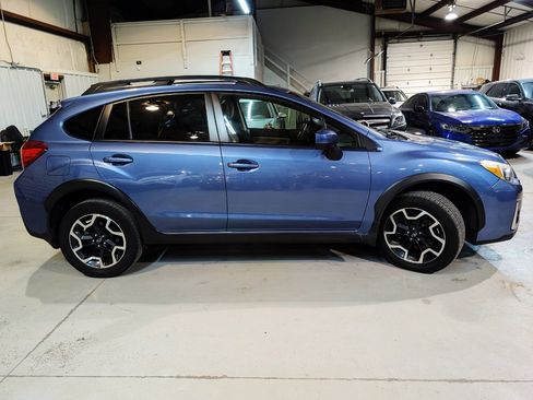 Used 2017 Subaru Crosstrek 2.0i Premium AWD/4WD image 7