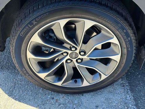 Used 2023 Lincoln Nautilus Reserve image 10