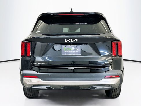Used 2024 Kia Sorento S image 7