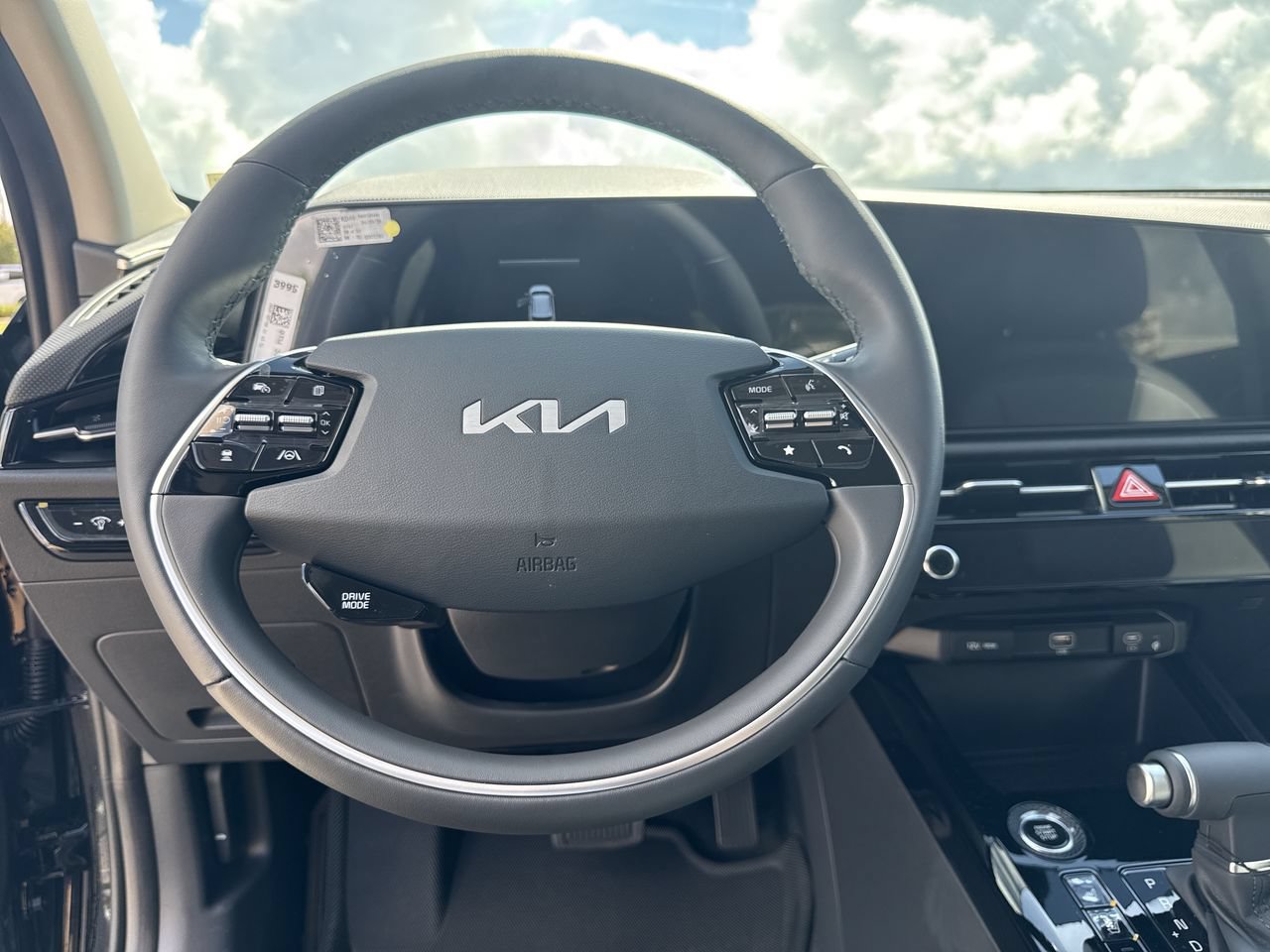 New 2026 Kia Niro FWD image 16