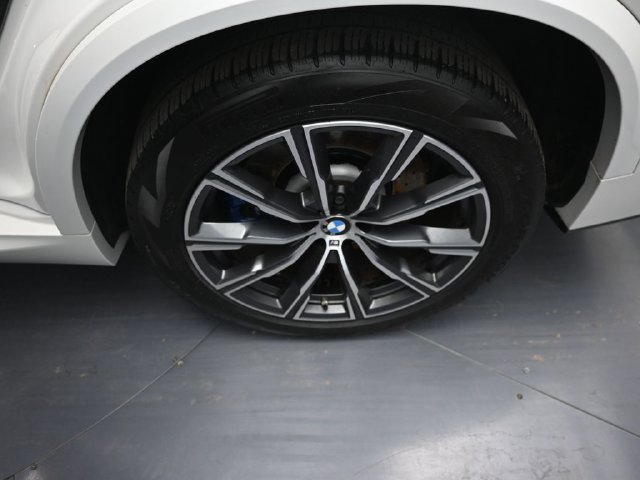 Used 2020 BMW X5 M50i w/ Premium Package AWD/4WD image 7
