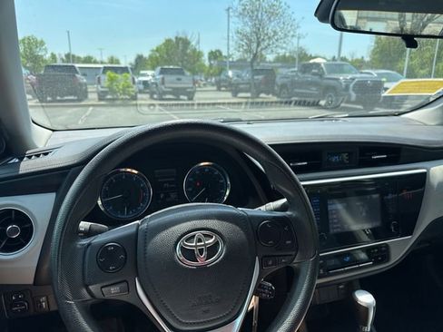 Used 2018 Toyota Corolla LE FWD image 9