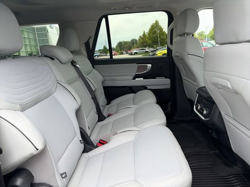 Used 2025 Ford Expedition Max Platinum w/ Platinum Ultimate Package AWD/4WD image 36