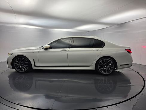 Used 2022 BMW 740i w/ M Sport Package RWD image 8