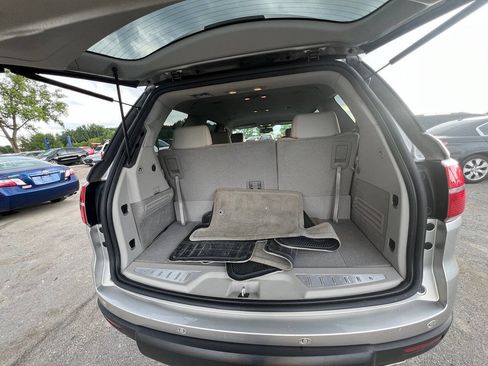 Used 2008 Saturn Outlook XR w/ Premium Trim Package FWD image 5