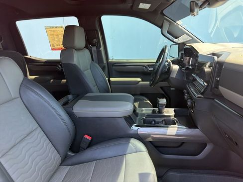 Used 2023 Chevrolet Silverado 1500 ZR2 w/ Technology Package AWD/4WD image 8