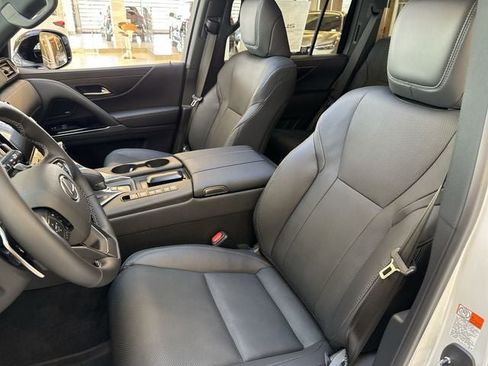 New 2025 Lexus LX 700h Overtrail image 18