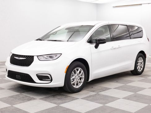New 2026 Chrysler Pacifica Select FWD image 6