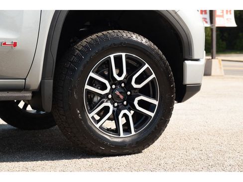 Used 2025 GMC Sierra 1500 AT4 w/ AT4 Premium Package AWD/4WD image 10