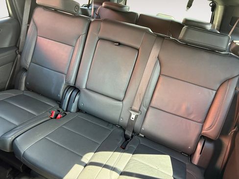 Used 2025 Chevrolet Tahoe LT RWD image 13