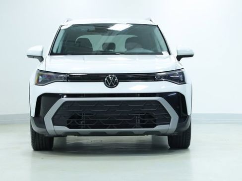 New 2025 Volkswagen Taos SE FWD image 2