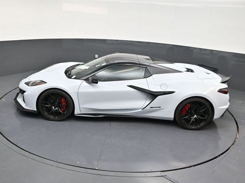 Used 2023 Chevrolet Corvette Z06 w/ Stealth Interior Trim Package RWD image 13