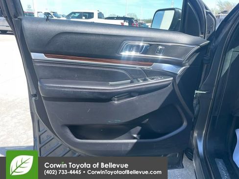 Used 2018 Ford Explorer Limited w/ Equipment Group 301A AWD/4WD image 18