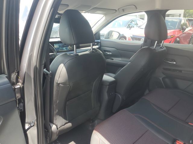 Used 2025 Nissan Kicks SR FWD image 8