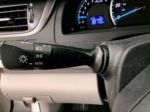 Used 2012 Toyota Camry LE image 31