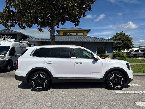 Used 2025 Kia Telluride S FWD image 8