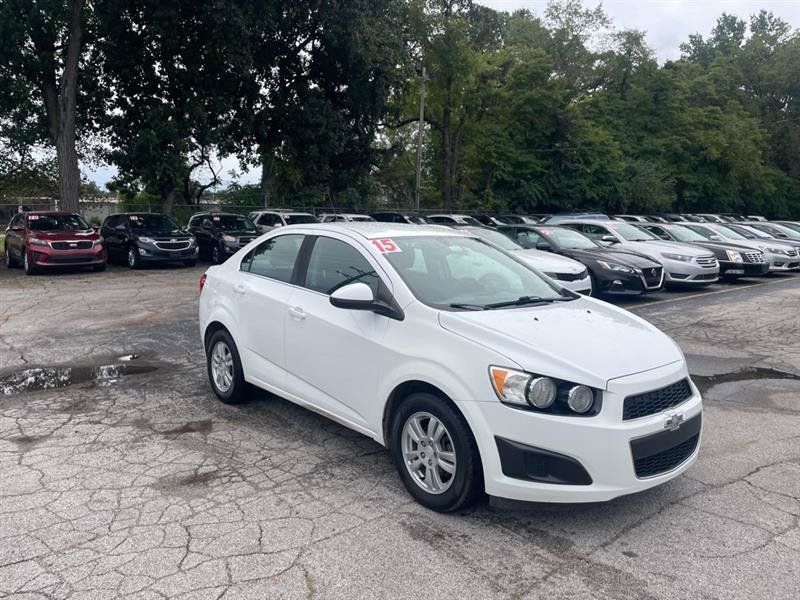 Used 2015 Chevrolet Sonic LT FWD image 3