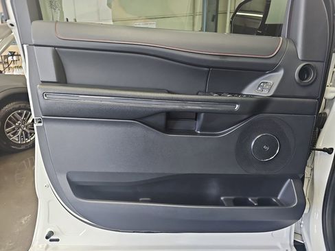 Used 2024 Ford Expedition Limited AWD/4WD image 27