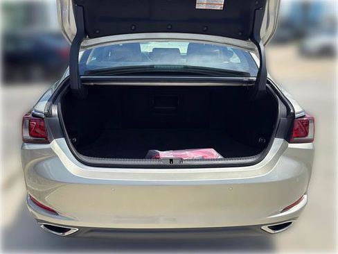 Used 2025 Lexus ES 350 w/ Premium Package FWD image 8