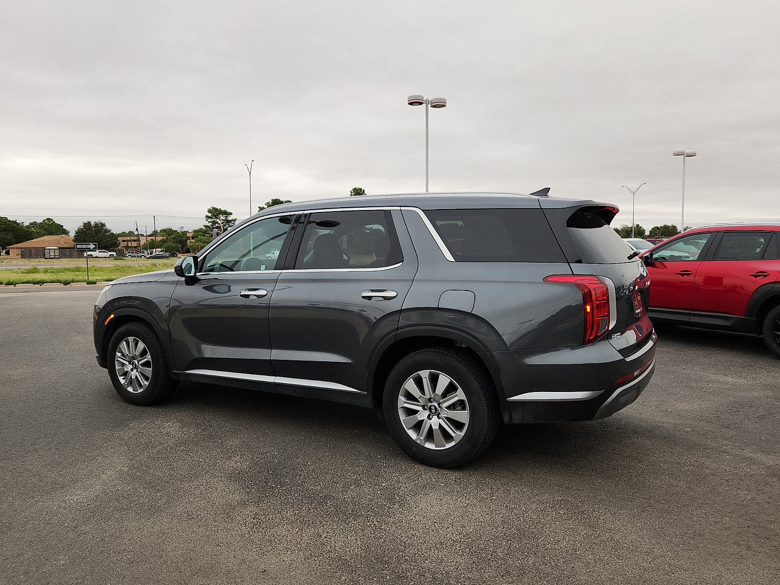Used 2025 Hyundai Palisade SEL FWD image 3